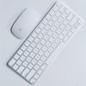 Apple Magic Mouse and Keyboard 2 - White